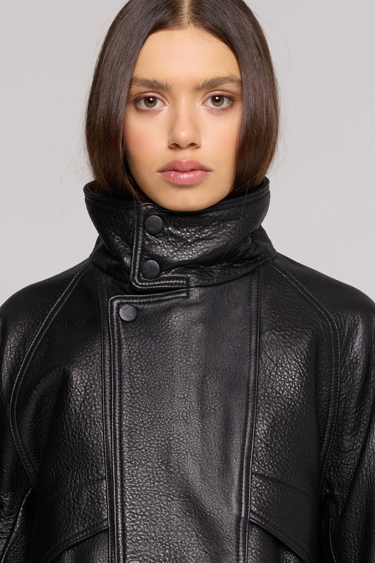 Bomber Over in Vera Pelle Martellata Black