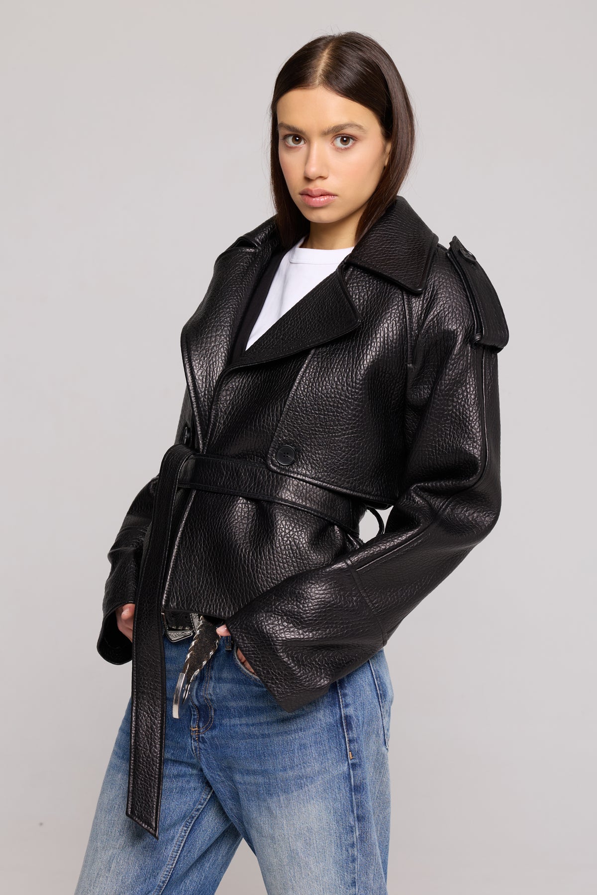 SHORT TRENCH IN VERA PELLE MARTELLATA