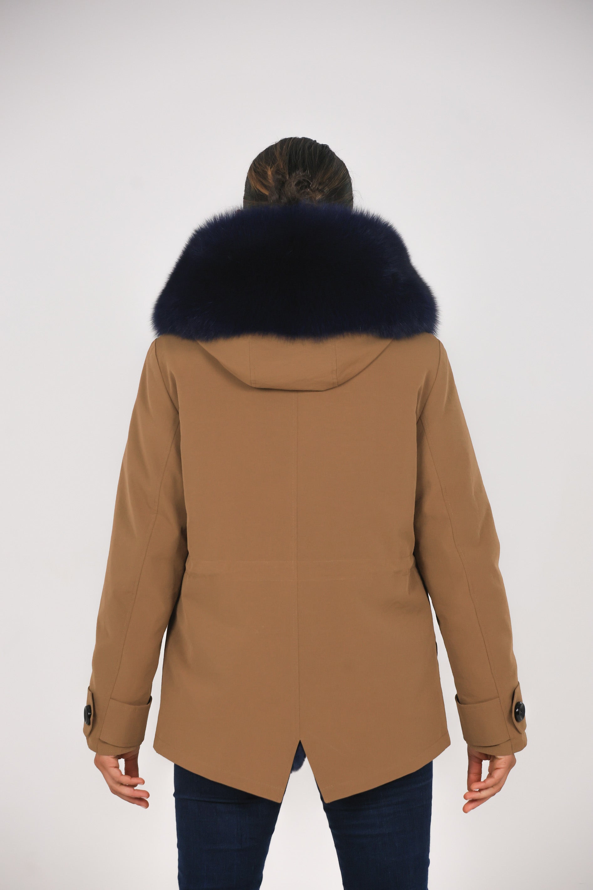 Kurzer blauer wasserdichter Parka aus technischer Baumwolle