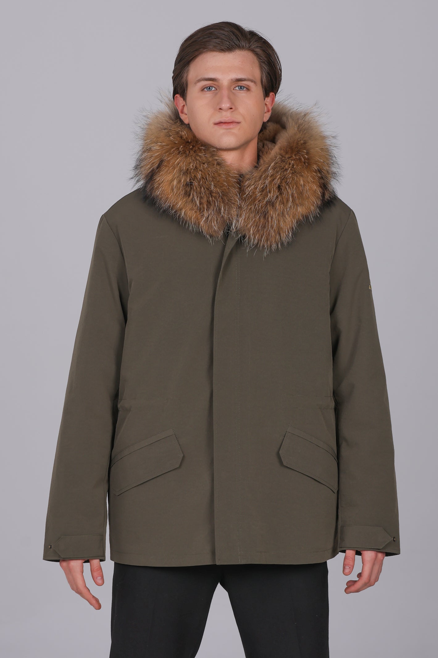 Kurzer Parka aus wasserdichter Baumwollmischung aus Waschbär und Rex-Kaninchen