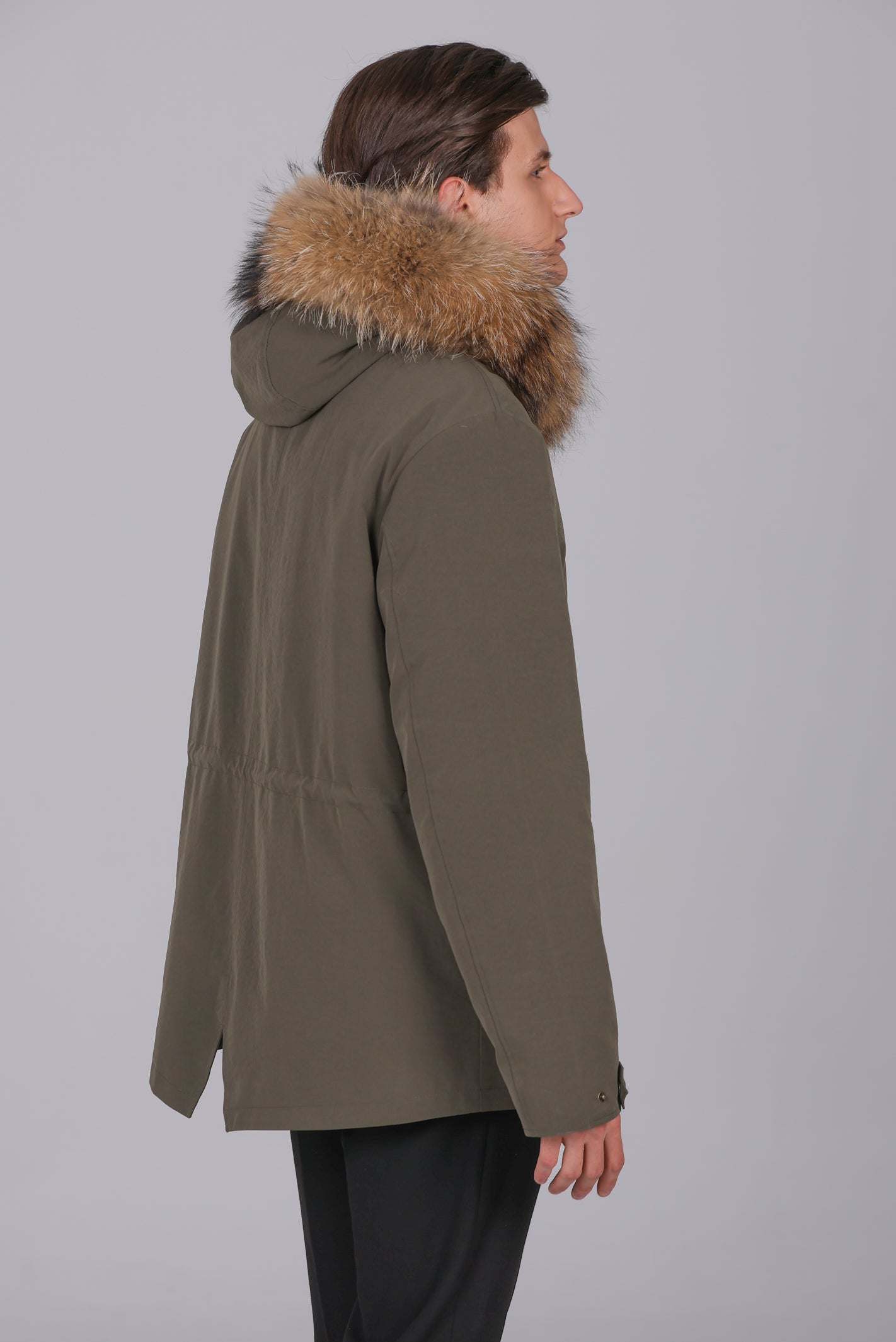 Kurzer Parka aus wasserdichter Baumwollmischung aus Waschbär und Rex-Kaninchen