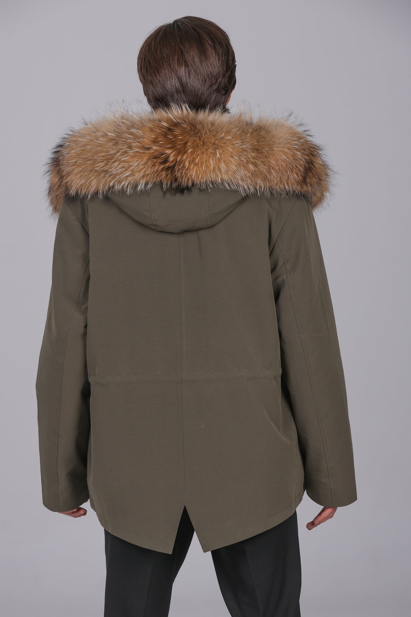 Kurzer Parka aus wasserdichter Baumwollmischung aus Waschbär und Rex-Kaninchen