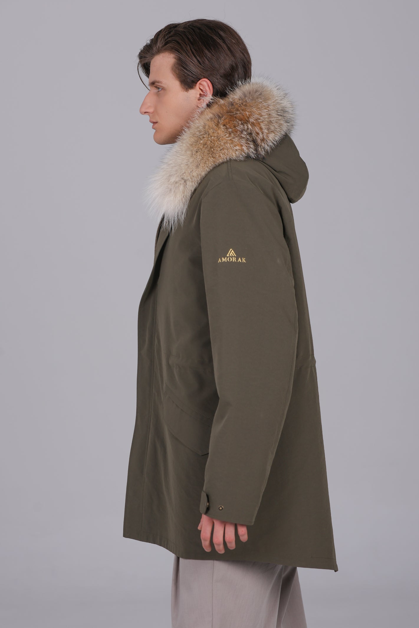 Langer Parka aus wasserfester Coyote-Baumwoll-Lammfell-Mischung