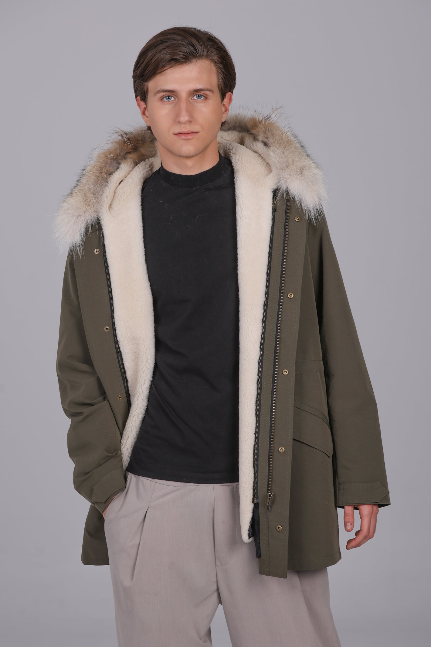 Langer Parka aus wasserfester Coyote-Baumwoll-Lammfell-Mischung