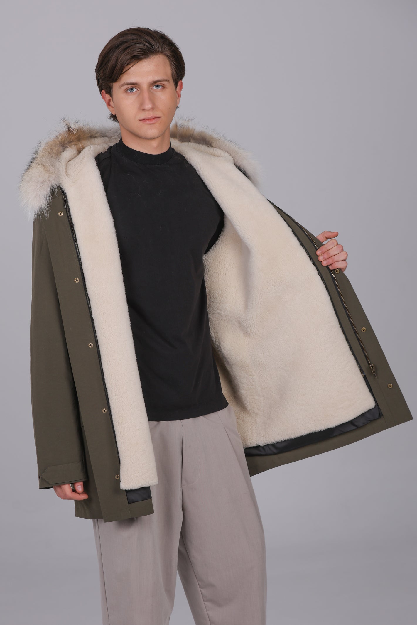 Langer Parka aus wasserfester Coyote-Baumwoll-Lammfell-Mischung