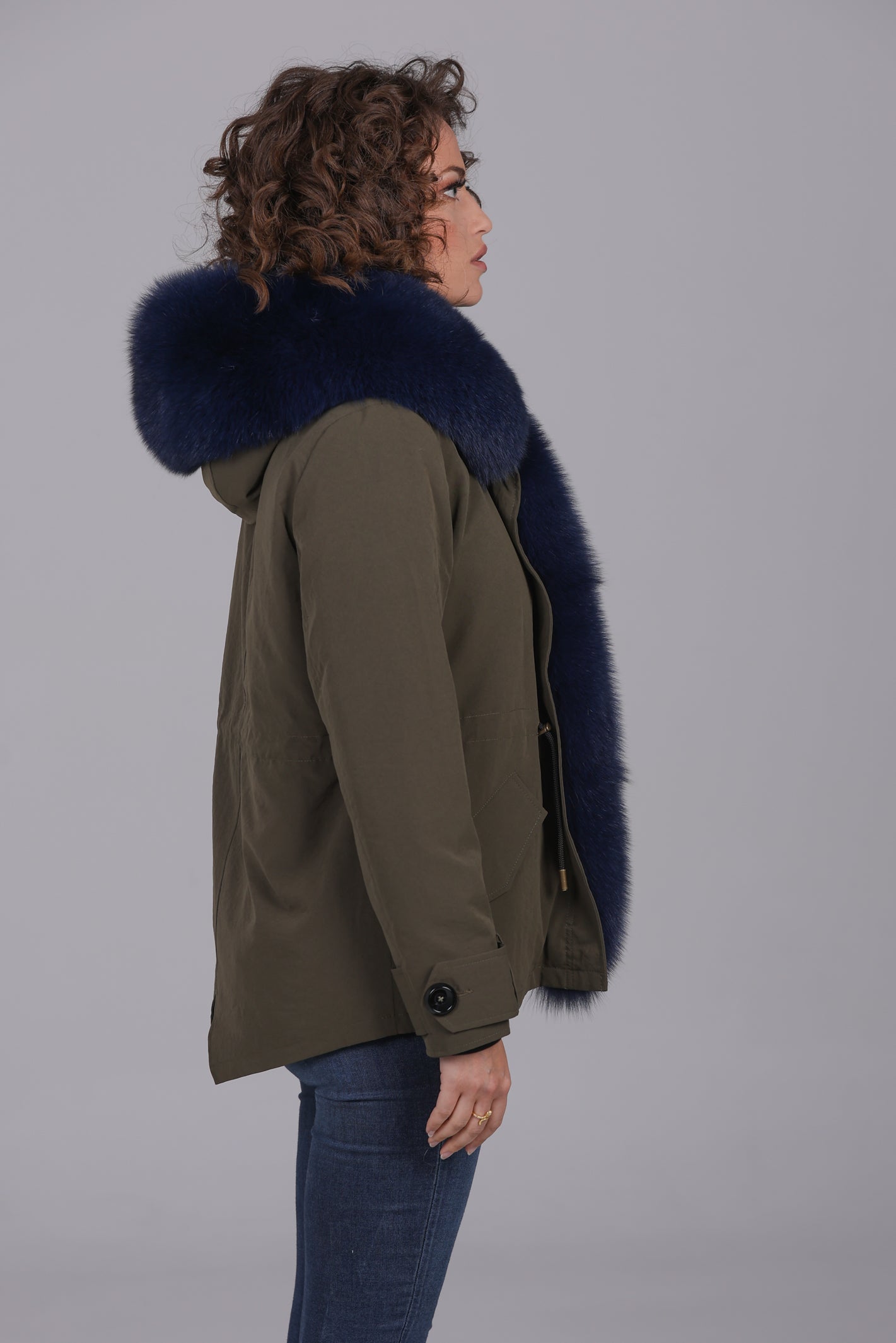 Kurzer blauer wasserdichter Parka aus technischer Baumwolle