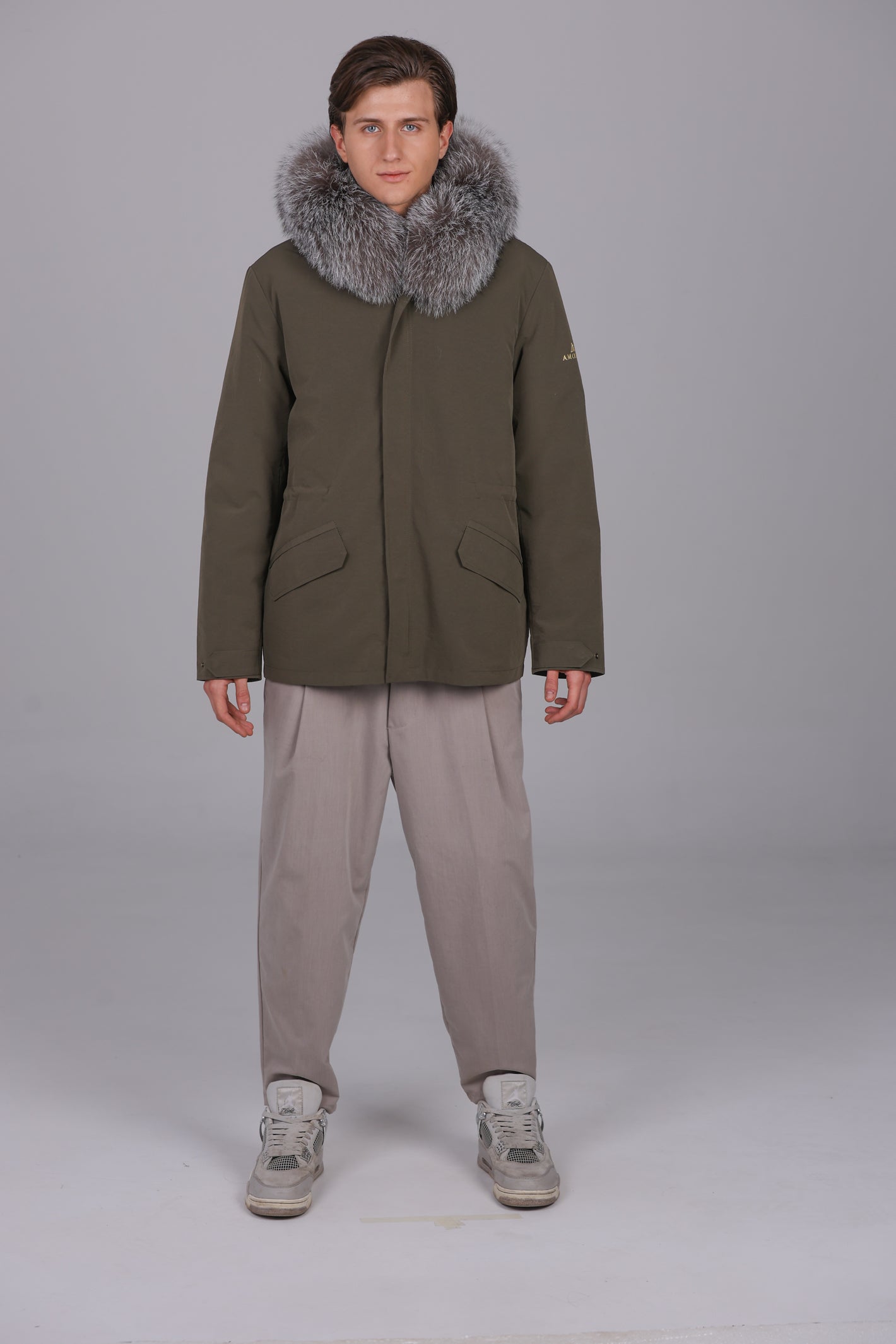 Kurzer Parka aus wasserdichter Baumwollmischung mit Frostfuchs und Rex-Kaninchen