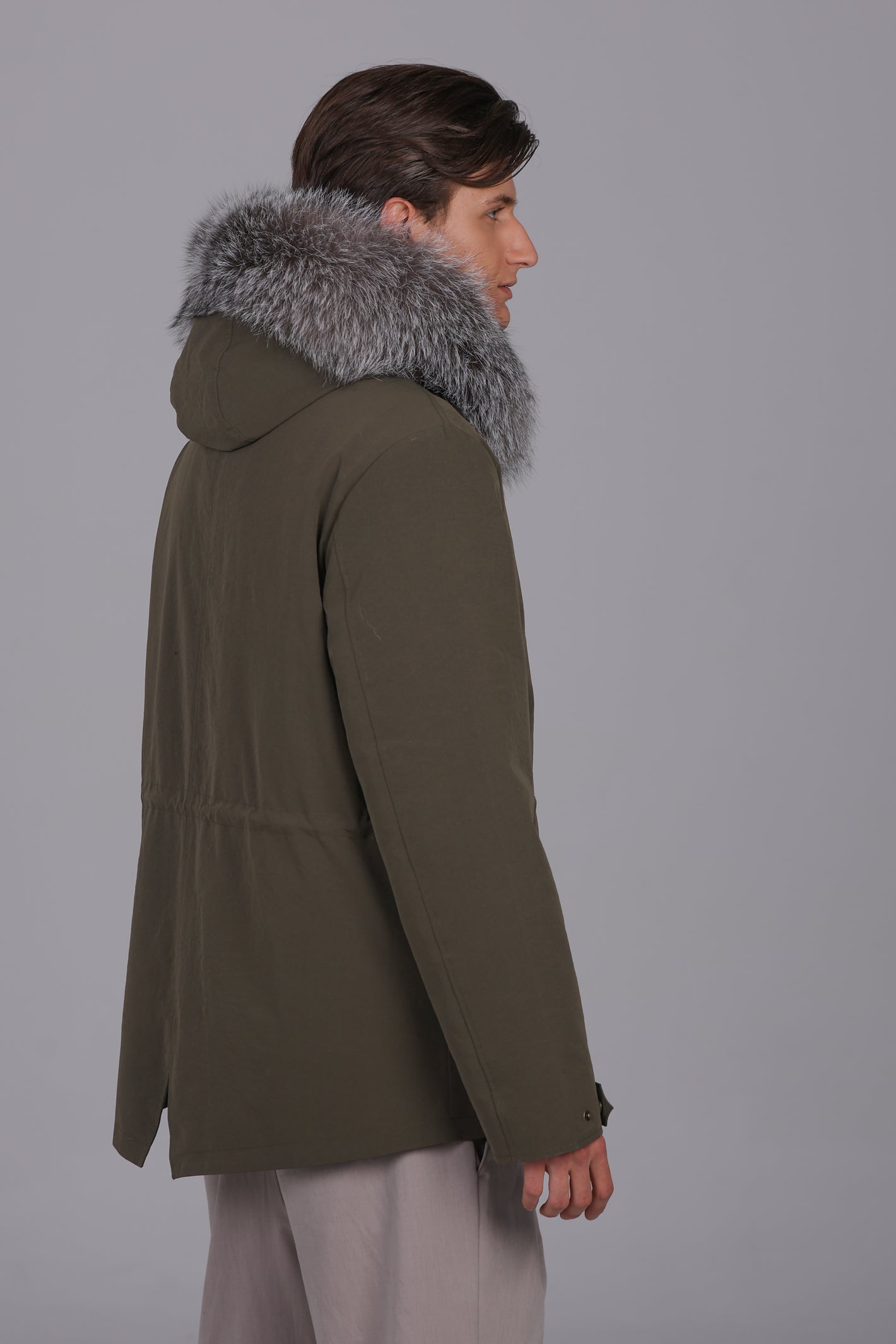 Kurzer Parka aus wasserdichter Baumwollmischung mit Frostfuchs und Rex-Kaninchen