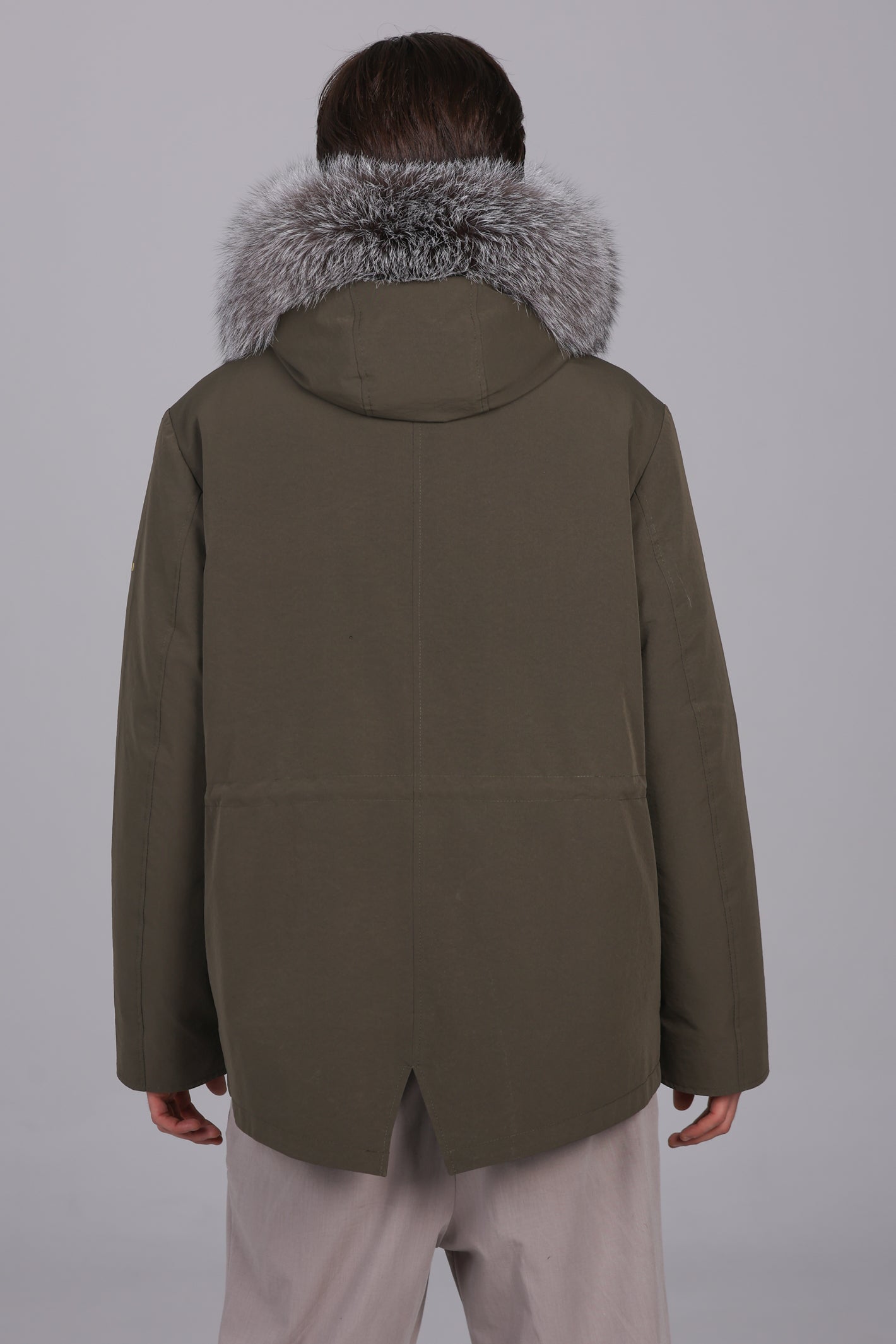 Kurzer Parka aus wasserdichter Baumwollmischung mit Frostfuchs und Rex-Kaninchen