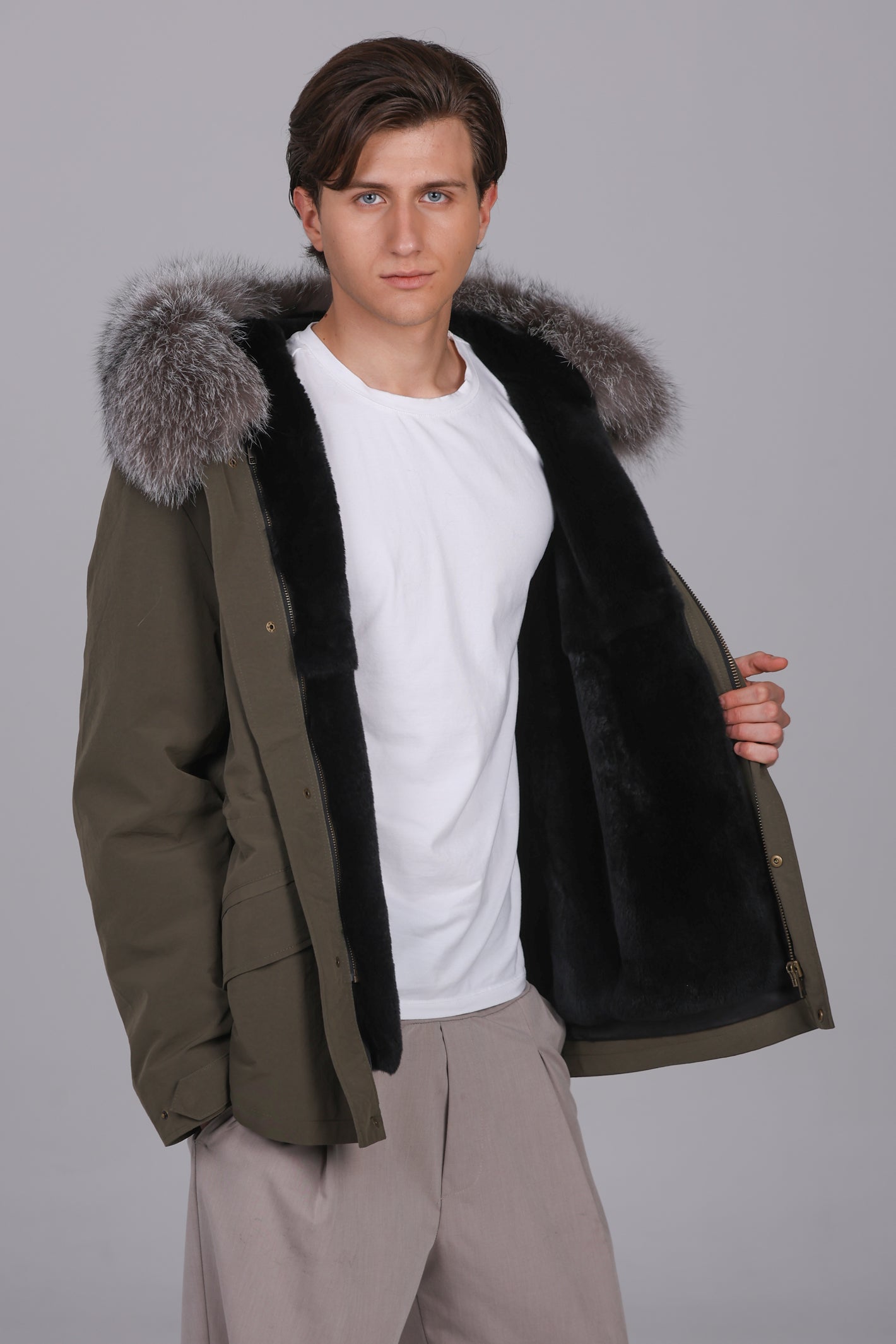 Kurzer Parka aus wasserdichter Baumwollmischung mit Frostfuchs und Rex-Kaninchen